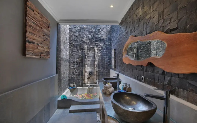 XXL Seminyak Sunset Boutique Villa