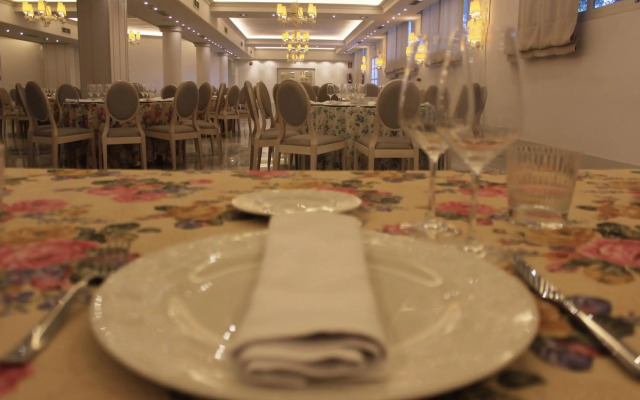 Hotel Reyes Ziríes