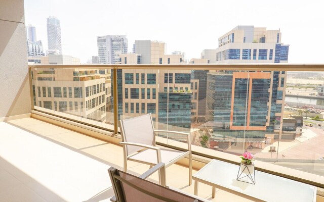 Whitesage - Elegant Apartment With Balcony in Downtown