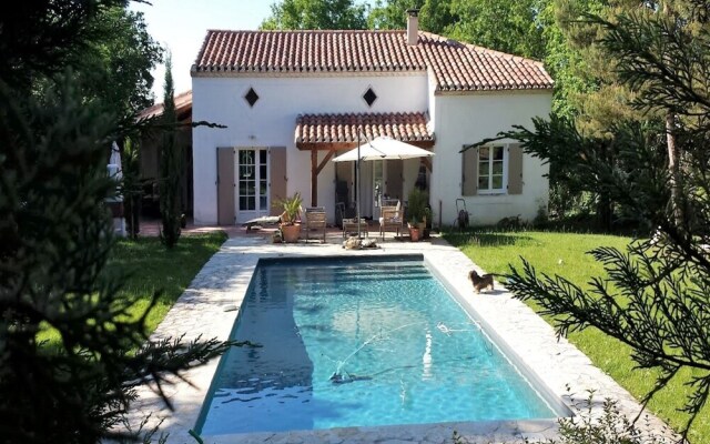 Stunning villa with private swimming pool and large garden