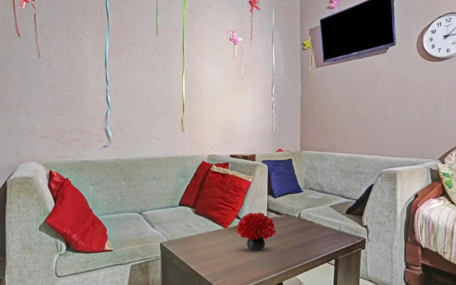 Collection O Mayank Guest House Near ISKCON Temple Noida