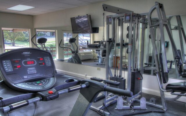 Crossroads Inn & Suites