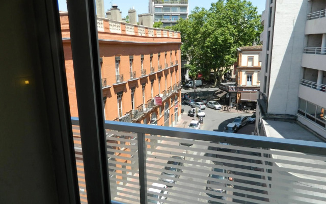 Ours Blanc - Place Victor Hugo