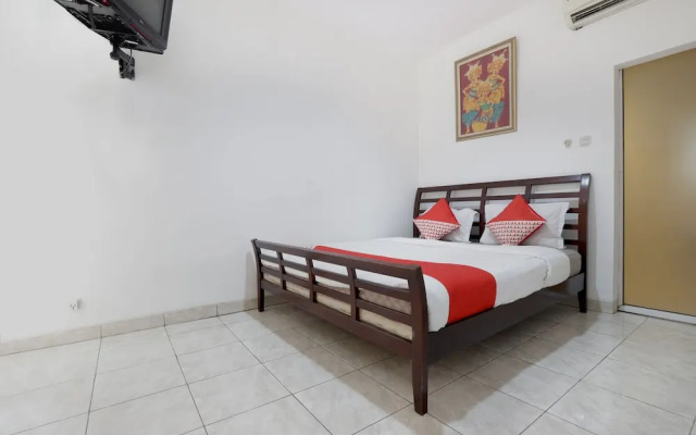 OYO 188 Nely Murni Residence