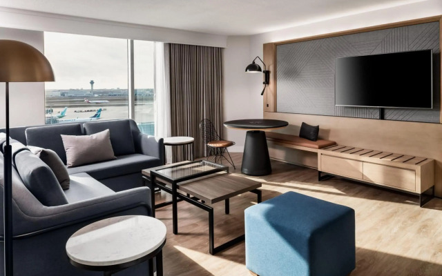 Sheraton Gateway Hotel In Toronto International Airport