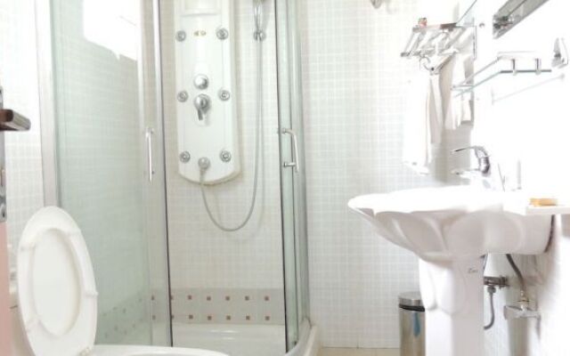 Cari Hotel
