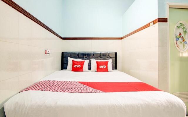 OYO 90214 Hp Residence
