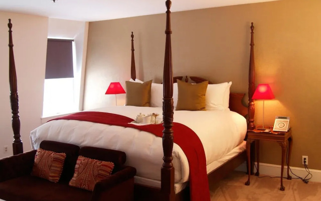 Camden Harbour Inn