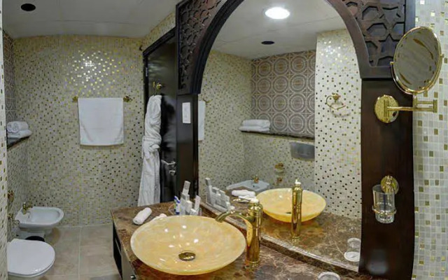 Boutique 7 Hotel & Suites