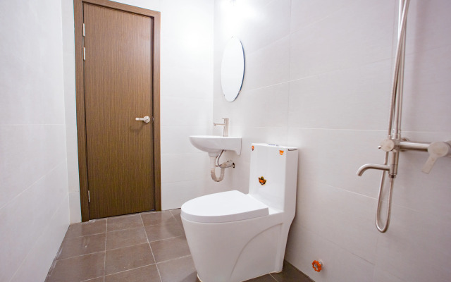 Lucky Hotel by OYO Rooms