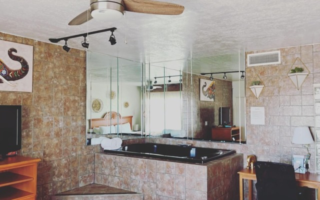 The Classic Desert Aire Hotel