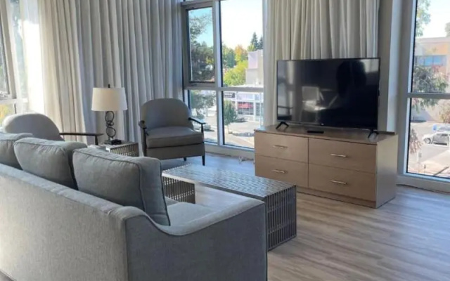 Art House Hotel and Suites
