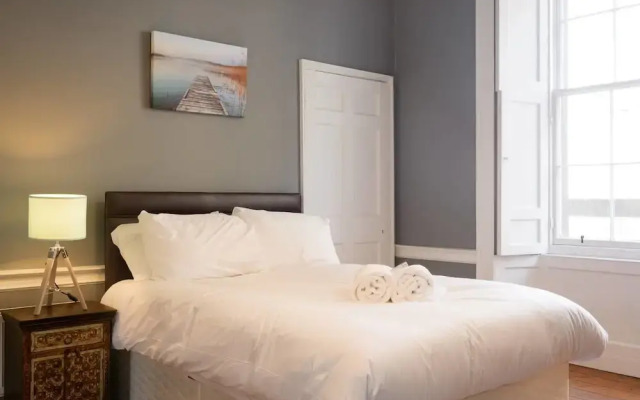 Great Location! 3 Bedroom Ground Floor