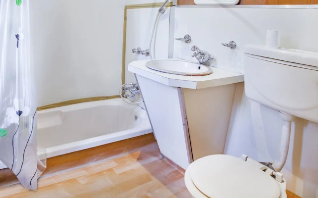 GuestHouser 1 BR Houseboat 126f