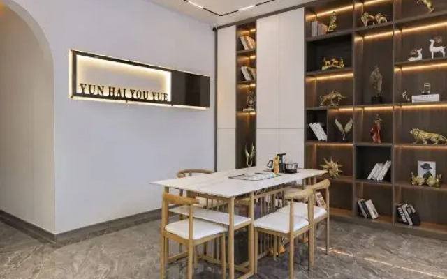 Yunhai · Jingqi Surf Hostel (Sanya Wuzhizhou Hotel)