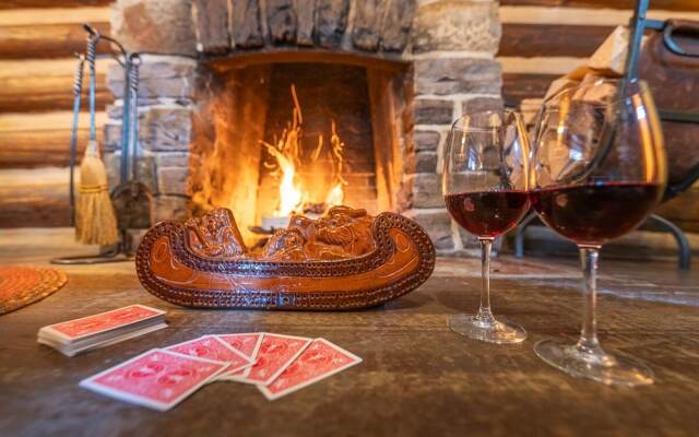 Storm Mountain Lodge Cabins & Dining