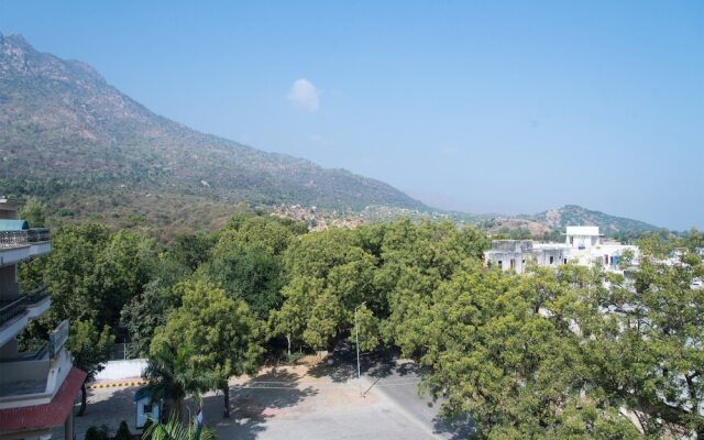 OYO 10499 Hotel Shiv Shakti