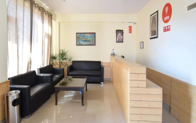 OYO 11402 Hotel Day Flower