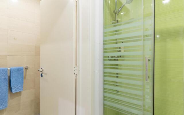 LV Premier Chiado CH8 Comfortable AC Elevator