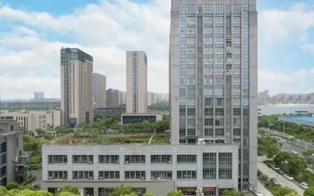Haiyan Sanyin Gaokong Hotel