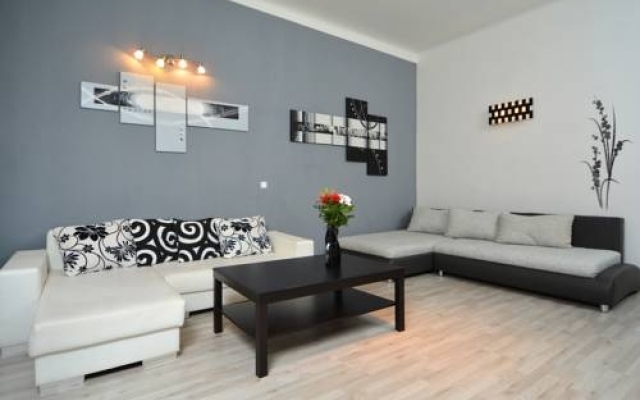 Navratilova Apartments