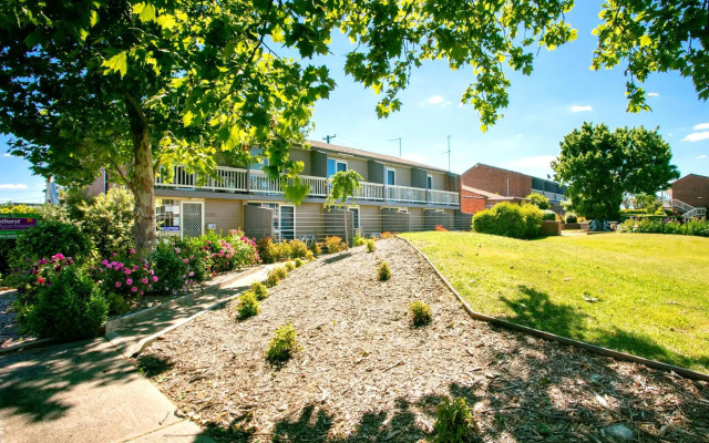 Bathurst Studio Apartments