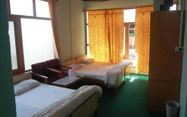 Aar Kay Hotel
