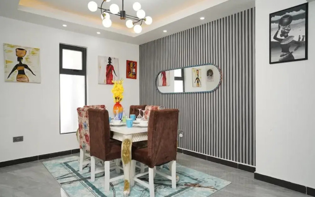 Lux Suites Platinum Oak Residency