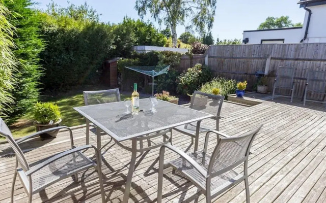 Woodstock in Poole With 2 Bedrooms and 1 Bathrooms