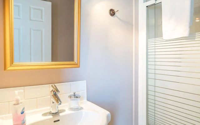 Marmora and Lake Inn