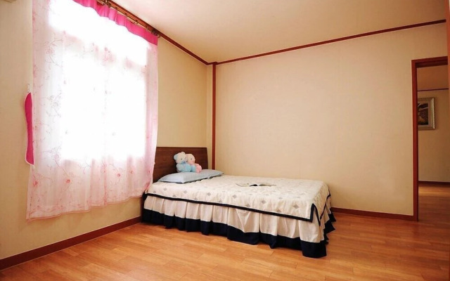 Songnisan Mountain White