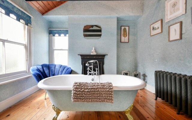 Melrose Lodge 4-bedroom house 1-bed flat