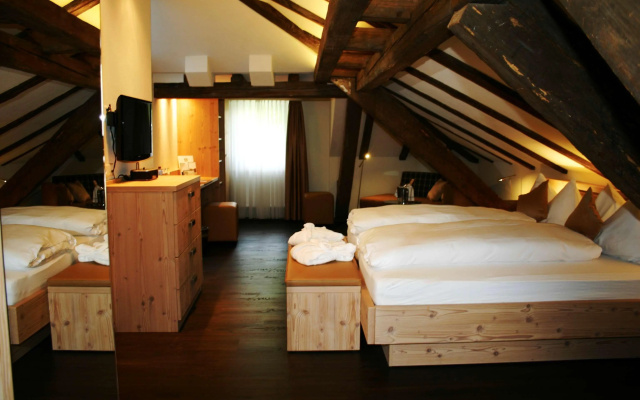 Boutique Hotel Waldegg – Guest Rooms – Horw