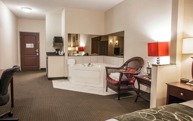 Comfort Suites Bloomington I-55 and I-74