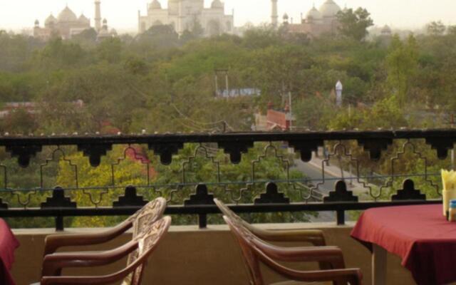 Hotel Taj Plaza