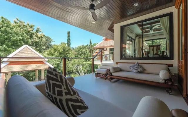 Naiharn 4br Private PoolVilla near Beach