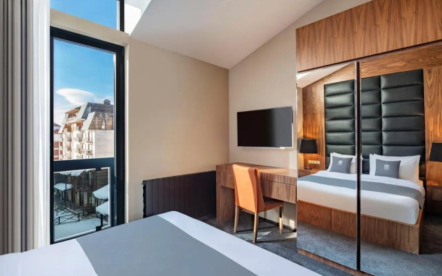 Sunny Hotel