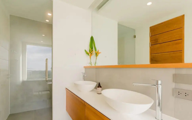 Yamu Hills Panoramic Ocean View 6 Bed Luxury Vila