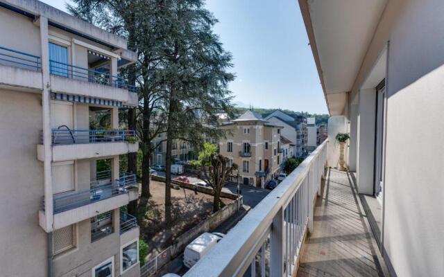 85 m2, calme , parking, centre ville