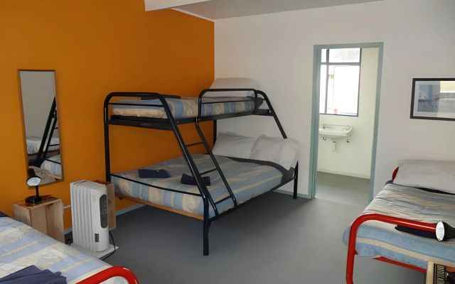 Sequoia Lodge & Backpackers