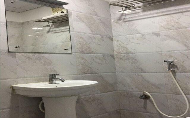 OYO 17102 Hotel Azure Park