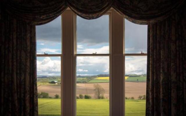 Whitehouse Country House