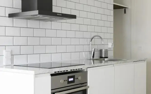 2ndhomes Modern 1BR Apartment w Balcony