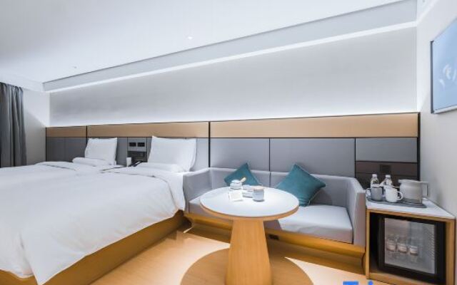 JI Hotel (Shanghai Dishui Lake Subway Station)