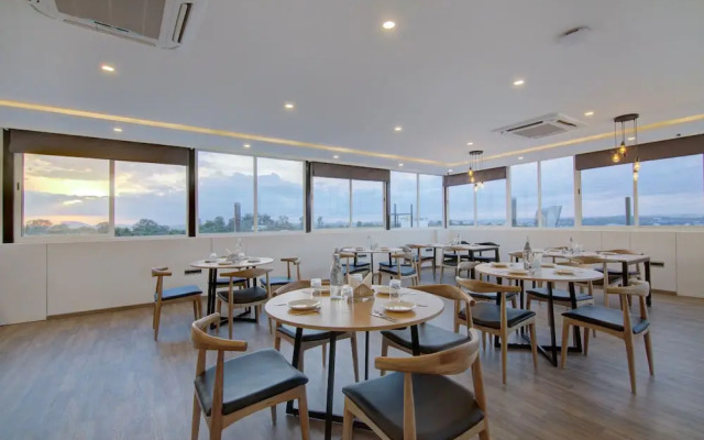 OYO Townhouse 040 Global Village Tech Park