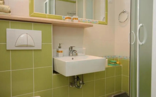 Apartment Gradac 6661a