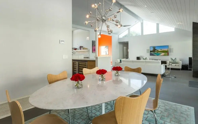 Tranquilo 3 Bedroom Home by RedAwning