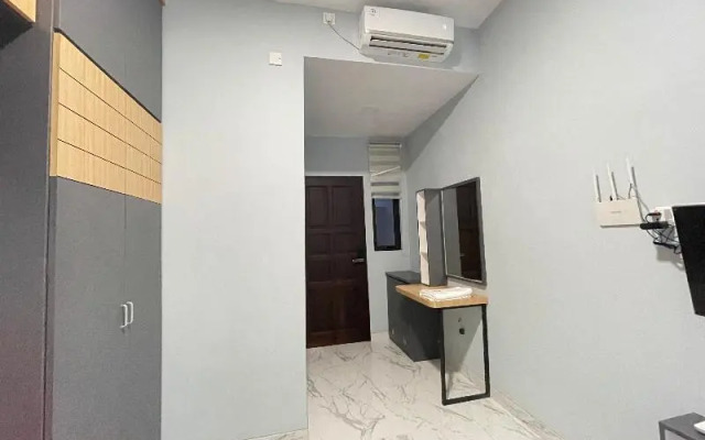 OYO 90527 Homestay 81 Baloi - A