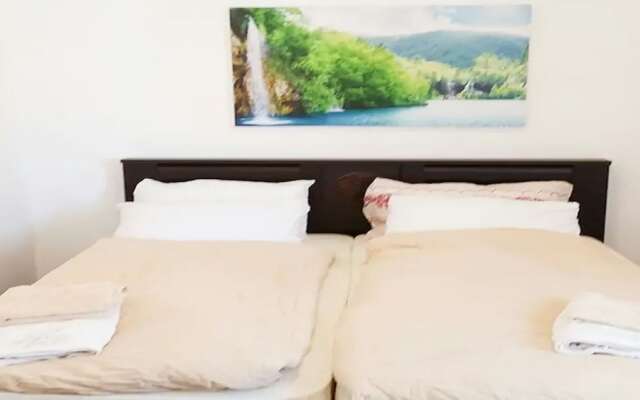 Luxury apt heart  Bat-Yam 3 m walk beach