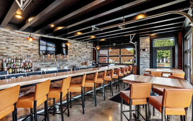 Cobblestone Hotel & Suites - Waukesha